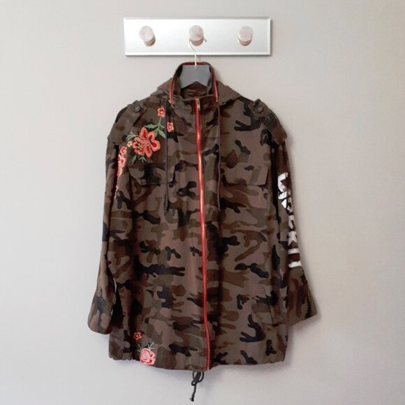 NWOT Romeo + Juliet Couture camo zippered jacket, M - Picture 3 of 9